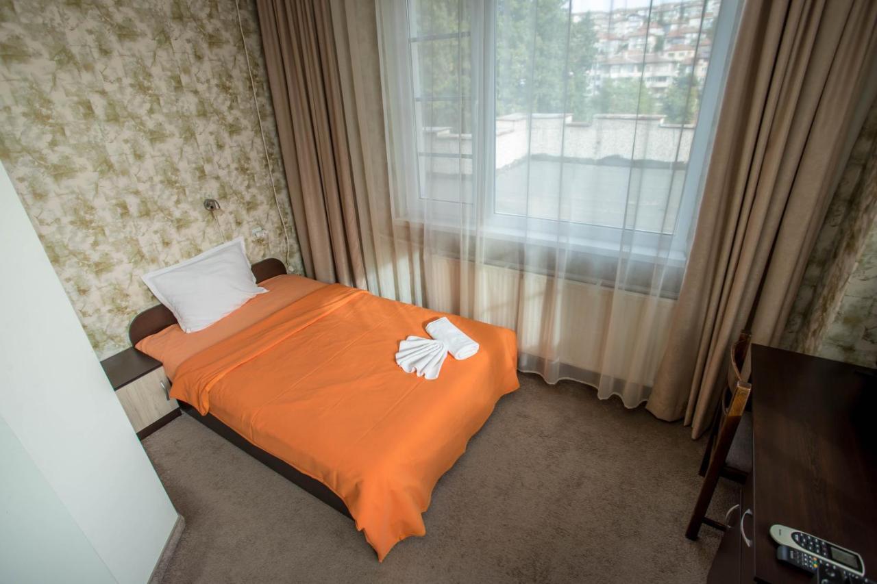 Park Hotel Ivailo Veliko Turnovo Bagian luar foto