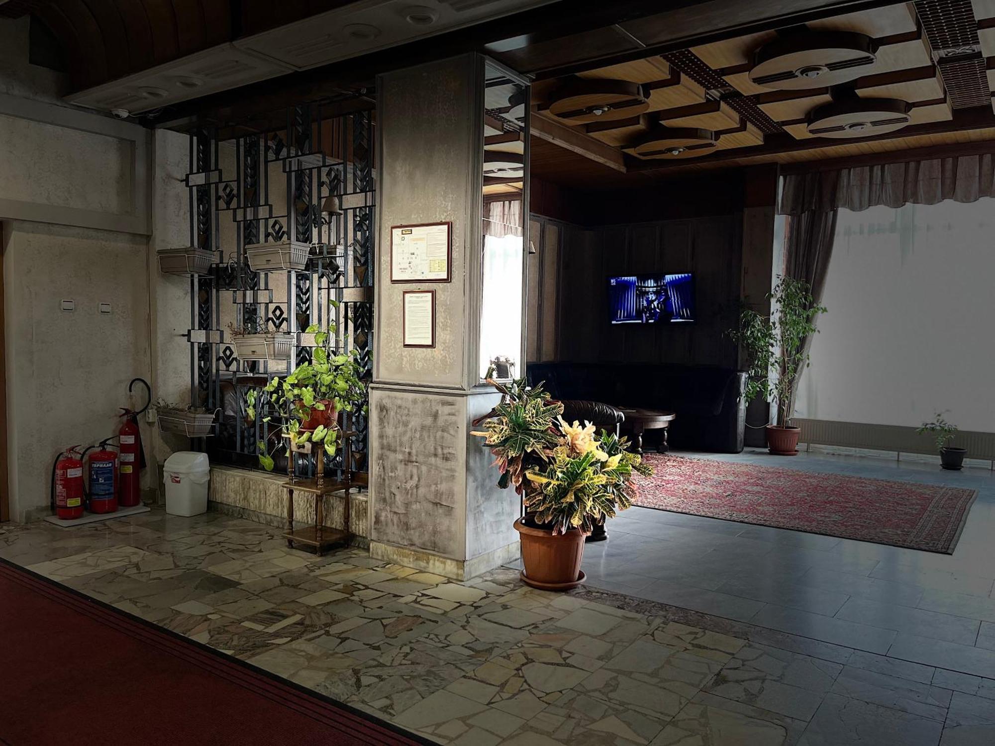 Park Hotel Ivailo Veliko Turnovo Bagian luar foto