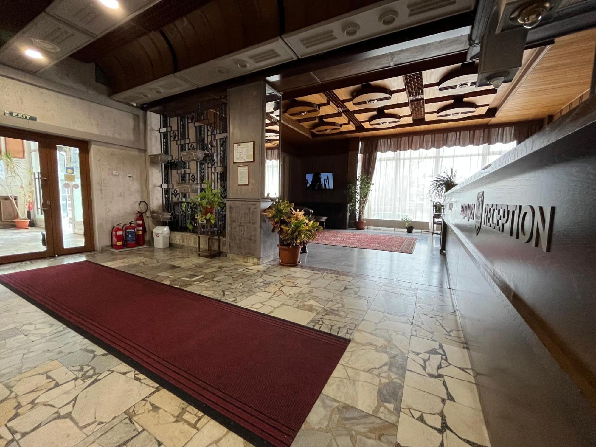 Park Hotel Ivailo Veliko Turnovo Bagian luar foto