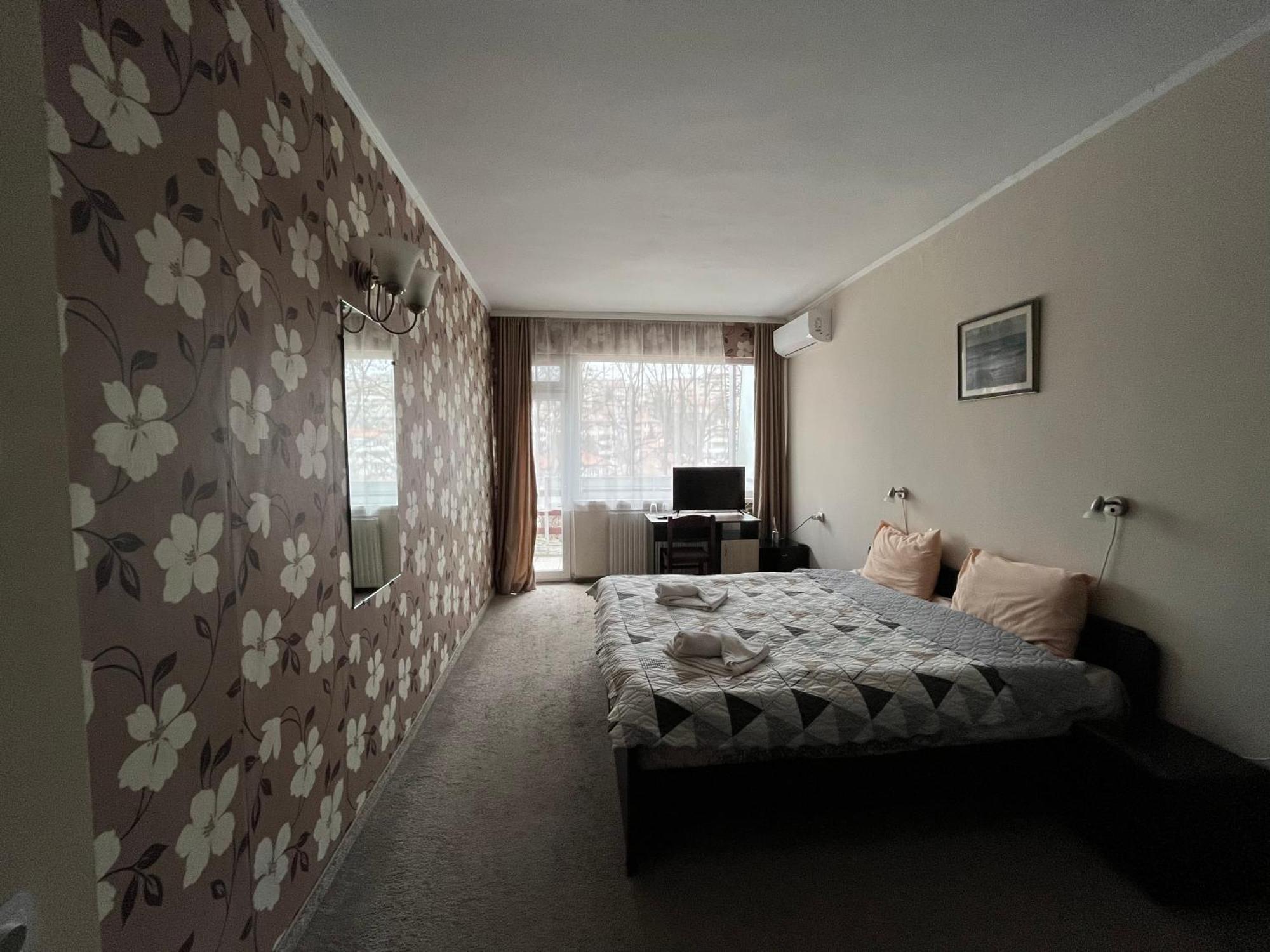 Park Hotel Ivailo Veliko Turnovo Bagian luar foto