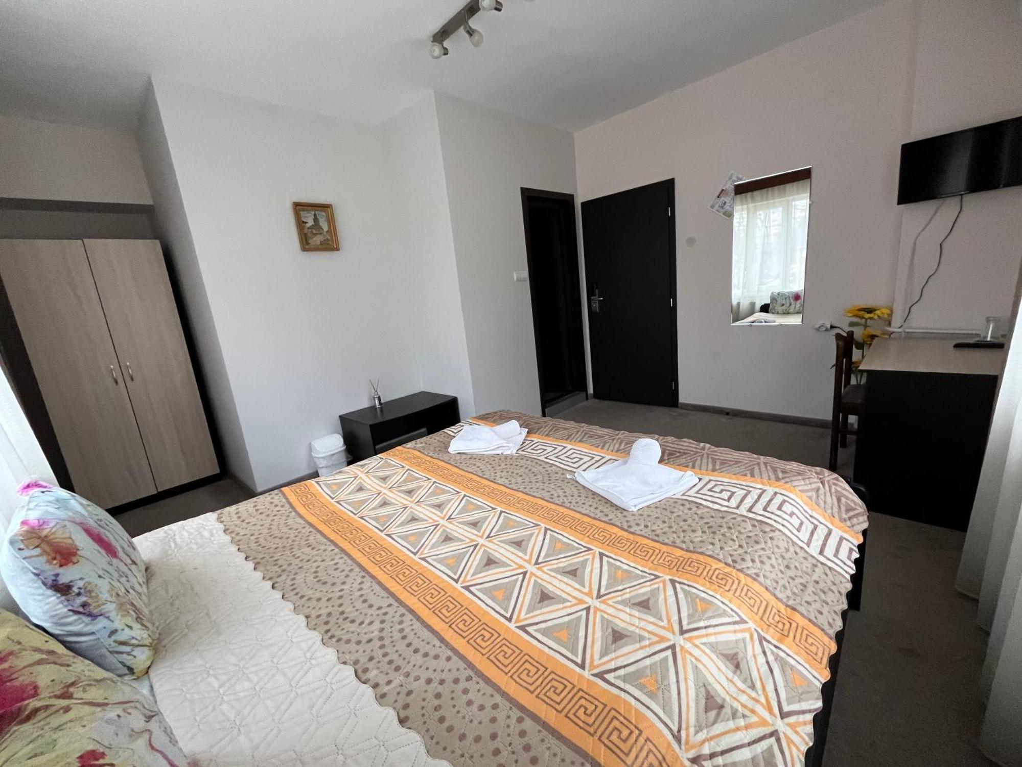 Park Hotel Ivailo Veliko Turnovo Bagian luar foto